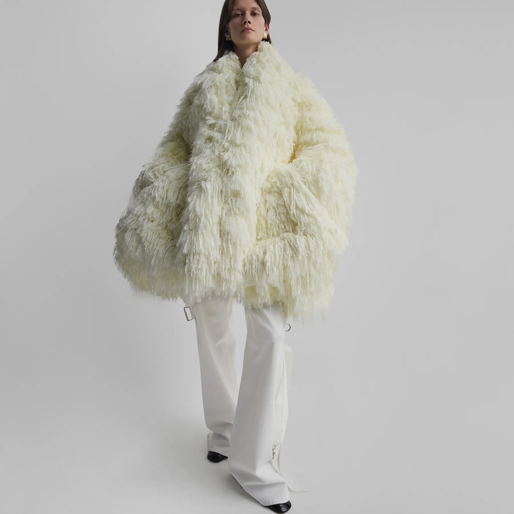 Phoebe Philo ra mắt bộ sưu tập đầu tay 2 màu trắng đen đẹp thanh lịch - 12