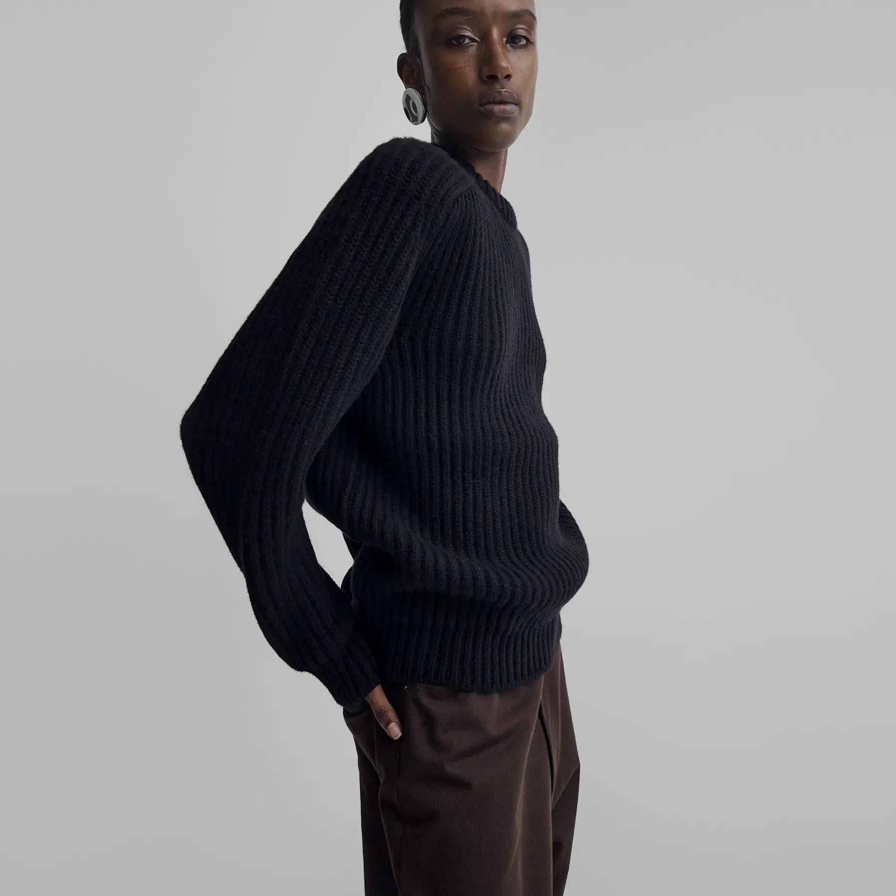 Phoebe Philo ra mắt bộ sưu tập đầu tay 2 màu trắng đen đẹp thanh lịch - 10