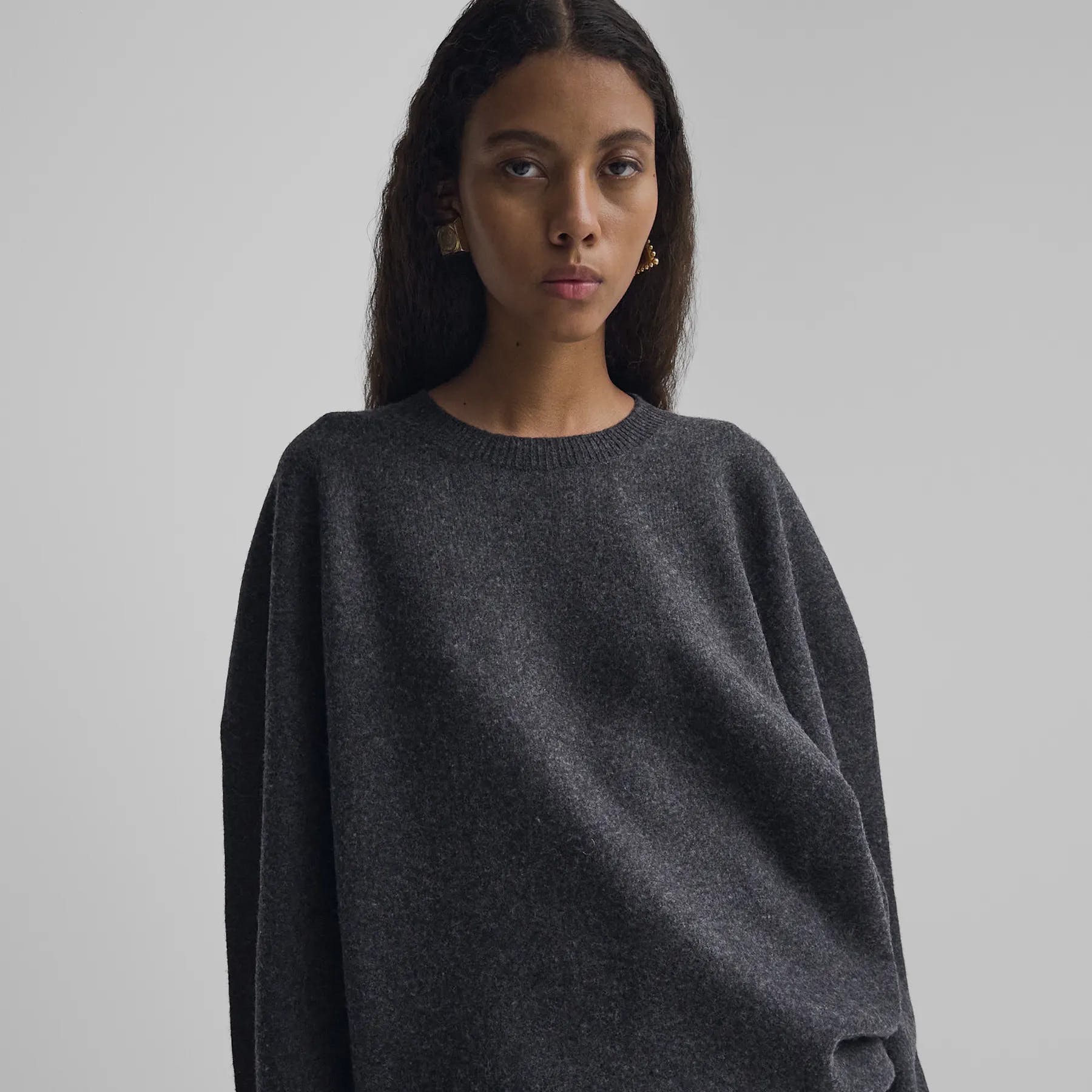 Phoebe Philo ra mắt bộ sưu tập đầu tay 2 màu trắng đen đẹp thanh lịch - 8