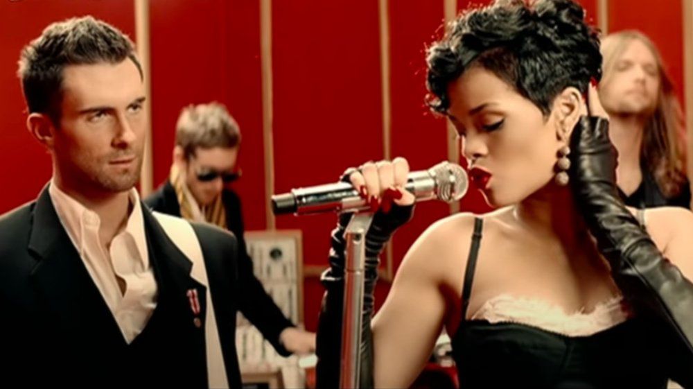 Maroon 5 từng kết hợp với Rihanna năm 2008 trong đĩa đơn "If I Never See Your Face Again". Ảnh: Cắt từ video.