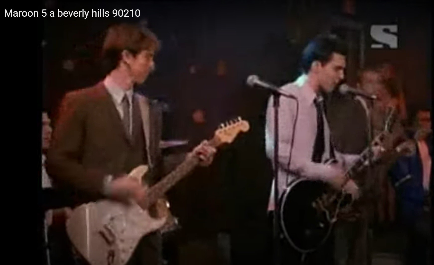 Kara's Flowers trình diễn trong bộ phim “Beverly Hills, 90210” năm 1997. Ảnh: Cắt từ video.