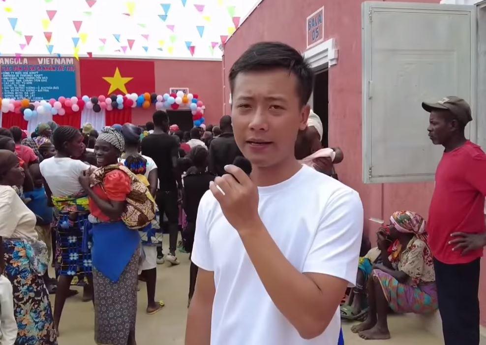 Quang Linh Vlogs xây trường học ở Angola, Thùy Tiên đăng clip hiếm khẳng định 1 điều - 4