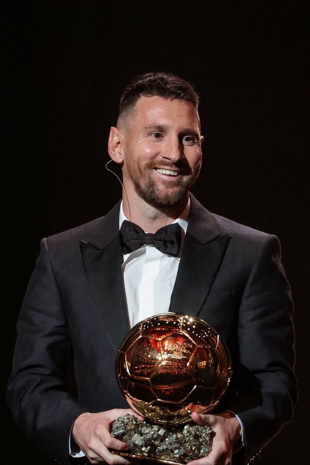 Lionel Messi lần thứ 8 nhận giải Quả bóng vàng.