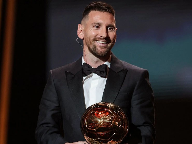 Messi rạng rỡ nhận&nbsp;Quả bóng Vàng 2023