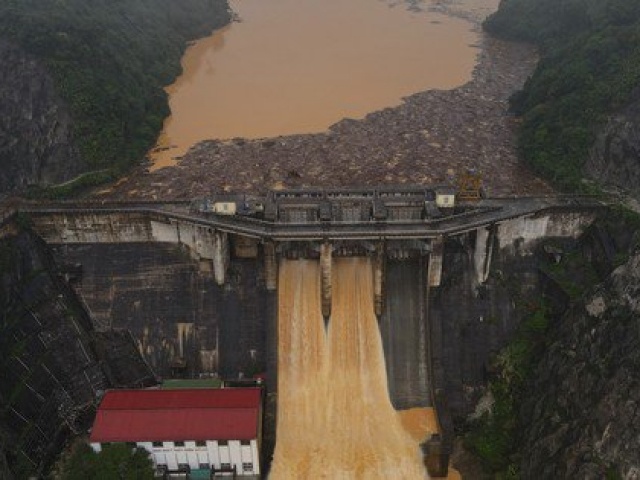 Tin tức trong ngày - 3 ngày xả tràn điều tiết lũ của thuỷ điện Hố Hô