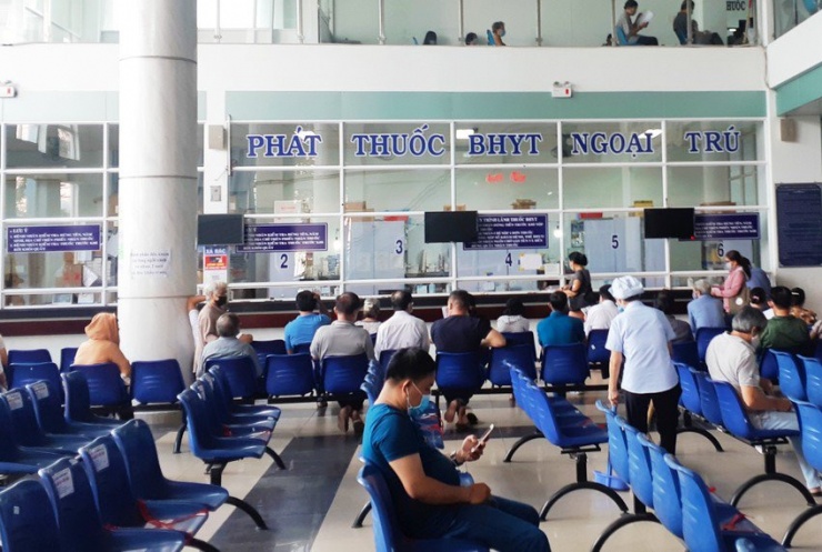 Người dân đến khám chữa bệnh tại BV quận Gò Vấp, TP.HCM. Ảnh: NGUYỄN HIỀN