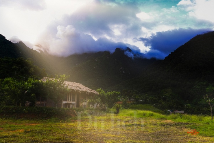 Nhất định khách miền xuôi phải trải nghiệm giấc ngủ trong mù mây nơi rẻo cao Suối có vàng này ít nhất một lần, để tận hưởng việc "sống chậm" tuyệt thú đến nhường nào.