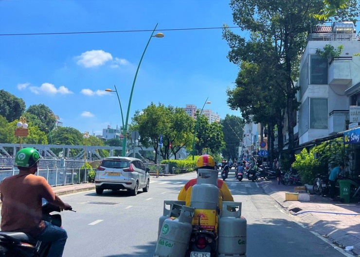 Giá gas thế giới tháng 11 tăng nên các công ty điều chỉnh giá bán lẻ trong nước tăng theo. ẢNH: TÚ UYÊN
