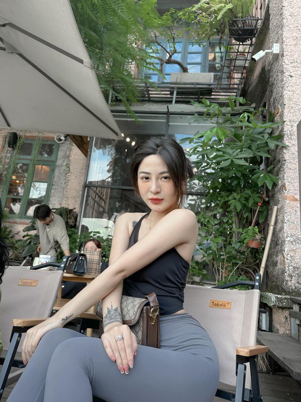 "Hot girl múa côn" bất ngờ khoe đường cong đẹp miễn chê - 2