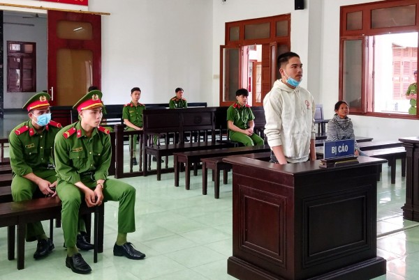 Bị cáo Bùi Minh Thuận tại phiên tòa sơ thẩm.&nbsp;Ảnh: Hữu Toàn