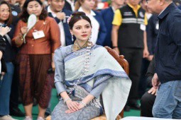 “Gái ngành xinh nhất Thái Lan“ đẹp tựa tiên giáng trần khiến hàng trăm người khó rời mắt