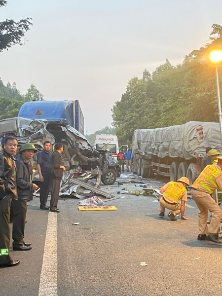 Hiện trường vụ tai nạn giao thông nghiêm trọng tại Lạng Sơn.