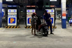 Thị trường - Tiêu dùng - Giá xăng dầu hôm nay 1/11: Dầu thô tăng giảm trái chiều, giá xăng tại Việt Nam chiều nay ra sao?