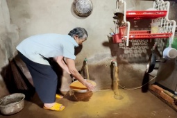 Tin tức trong ngày - Video: Người dân kêu trời vì nước sinh hoạt đỏ như bùn