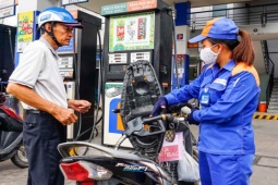 Thị trường - Tiêu dùng - Giá xăng dầu hôm nay 2/11: Tiếp tục diễn biến trái chiều