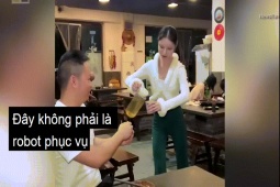 Bạn trẻ - Cuộc sống - Chủ nhà hàng tại Trung Quốc gây "sốt" vì cách phục vụ không giống ai