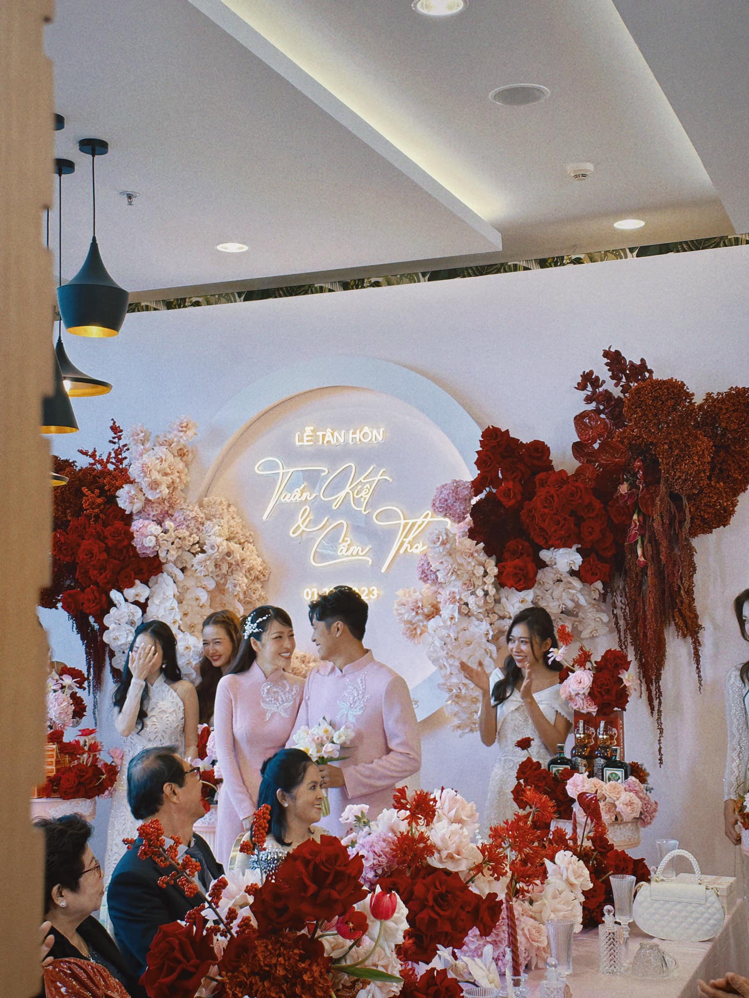 Lễ tân hôn Puka - Gin Tuấn Kiệt: Sính lễ kim cương 2 tỷ đồng, dàn sao đình đám hội tụ - 3