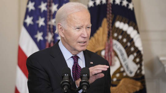 Ông Biden sẽ có hành động quyết liệt nếu gói viện trợ của Washington không có phần viện trợ cho Ukraine. Ảnh: AP