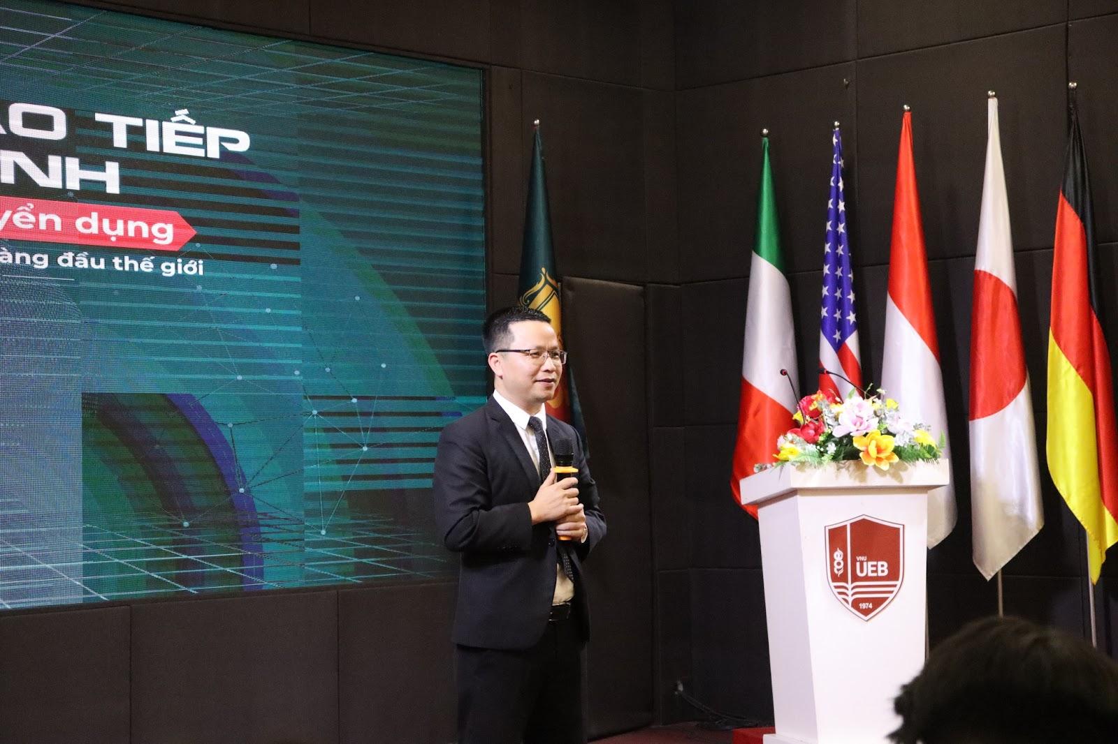 CEO Tony Vũ - Nhà sáng lập nền tảng tuyển dụng và tìm việc làm miễn phí Job3s.vn chia sẻ tại workshop