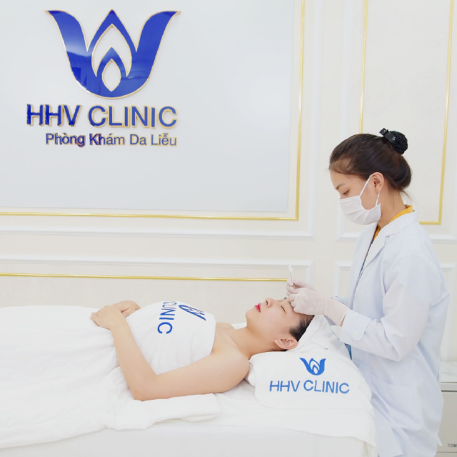 Điều trị mụn tại Phòng khám da liễu HHV Clinic 