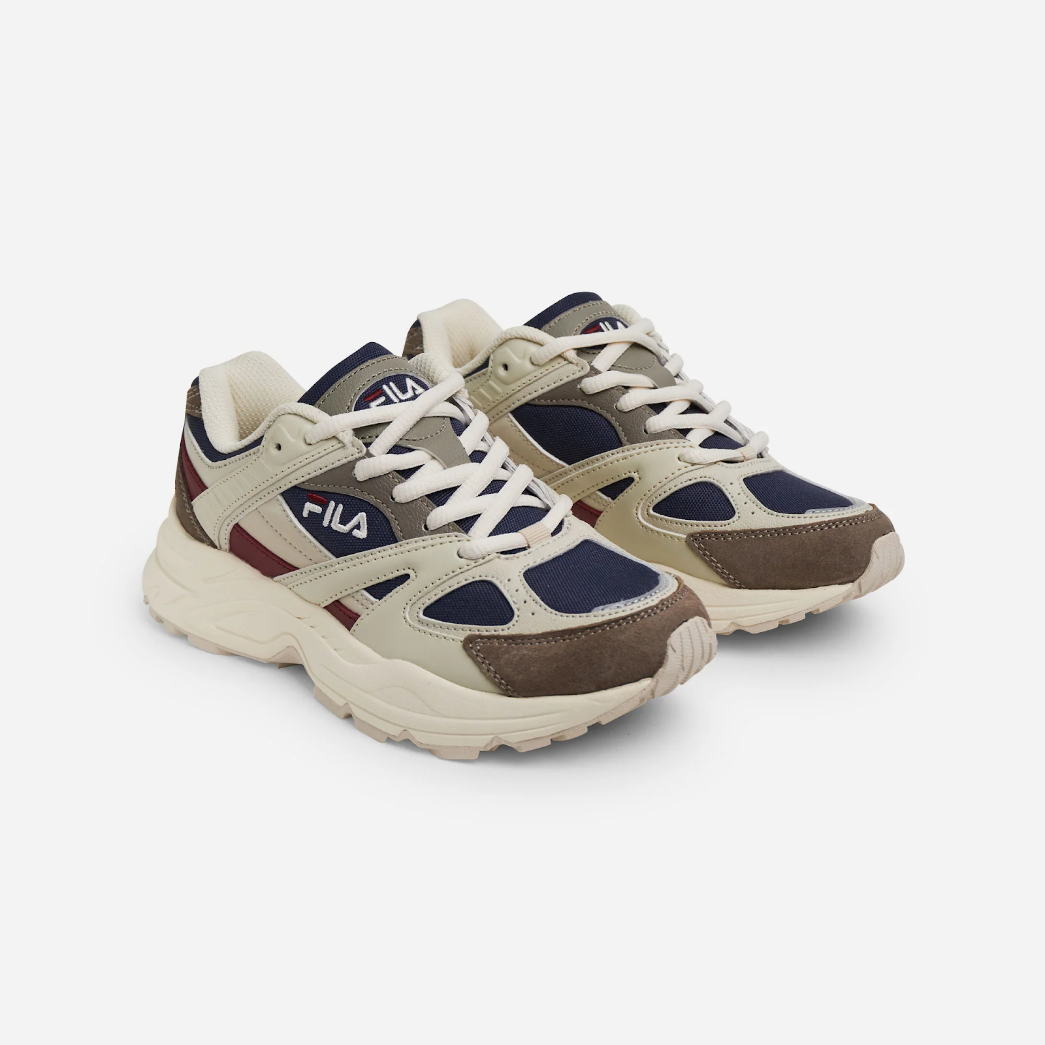 Truy cập gian hàng chính hãng của FILA trên Shopee Mall ngay bây giờ để “mục sở thị” em giày đang có giá ưu đãi này nhé!