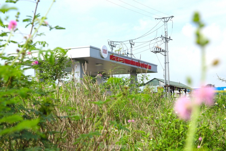 Tuy nhiên từ đó đến nay, Bến xe Nam Vinh phải “đắp chiếu” không hoạt động. Lý do chưa được đấu nối ra quốc lộ.