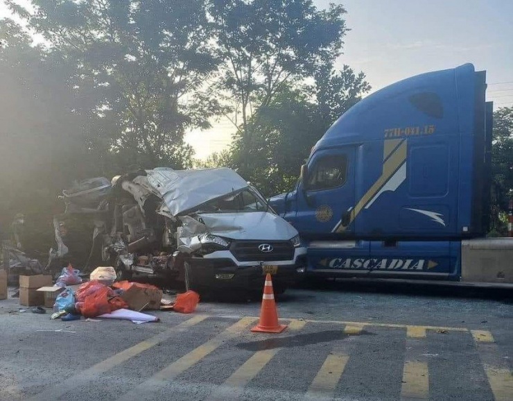 Hiện trường vụ tai nạn làm 5 người chết ở Lạng Sơn. Ảnh: CTV