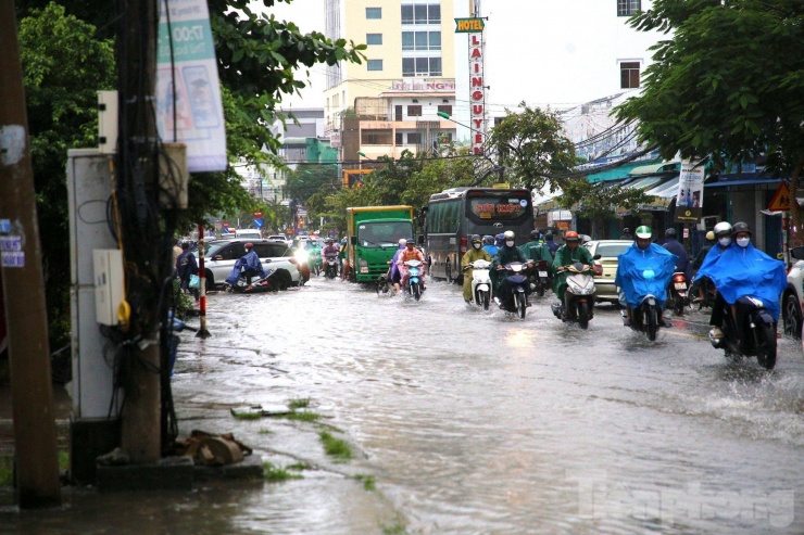Đường Cách Mạng Tháng 8 ngập nặng trong đợt triều cường vừa qua.