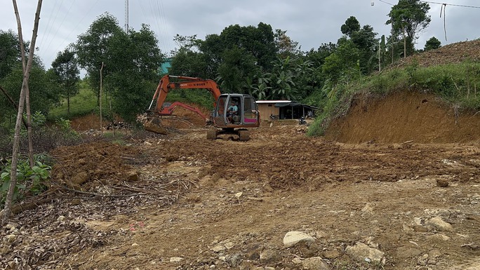 Trạm cân keo tràm của ông Nguyễn Thái Pháp vẫn ngang nhiên san gạt, cải tạo làm biến dạng đất.