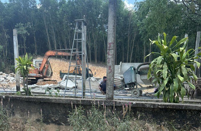 Trạm keo tràm trái phép tại xã Phú Sơn, thị xã Hương Thủy khi mới khởi công....