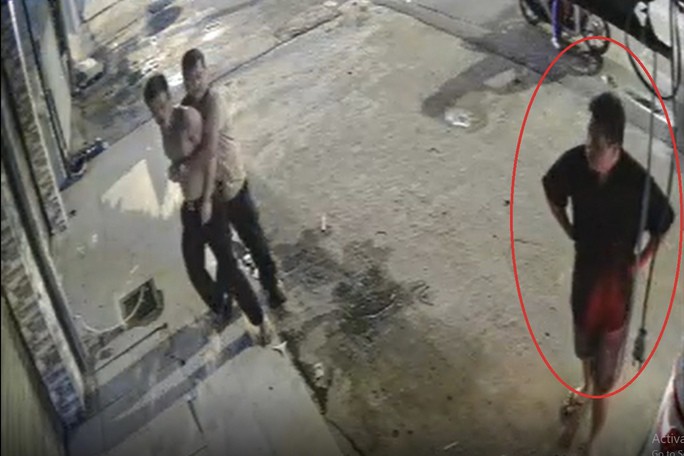 Một số người trên xe bất ngờ đánh nhau.