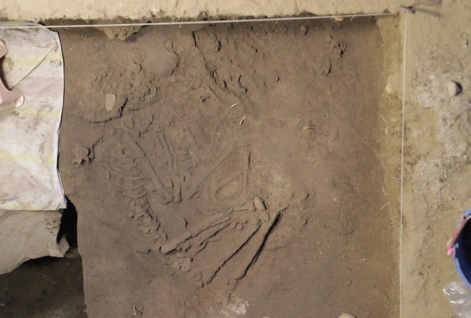 Có 3 mộ táng của trẻ em và người trưởng thành đã được tìm thấy tại đợt khai quật. Ảnh: Viện Khảo cổ học