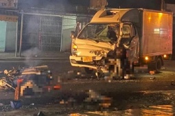 Tin tức trong ngày - Đồng Nai: Xe máy “kẹp 4” đấu đầu xe tải, 3 người chết