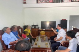 Tin tức trong ngày - Nguyên nhân người cha ném con gái ra đường làm rạn xương vai