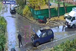 Phi thường - kỳ quặc - Video: Cụ ông 72 tuổi “tung cước” hạ đo ván tên cướp điện thoại trên đường