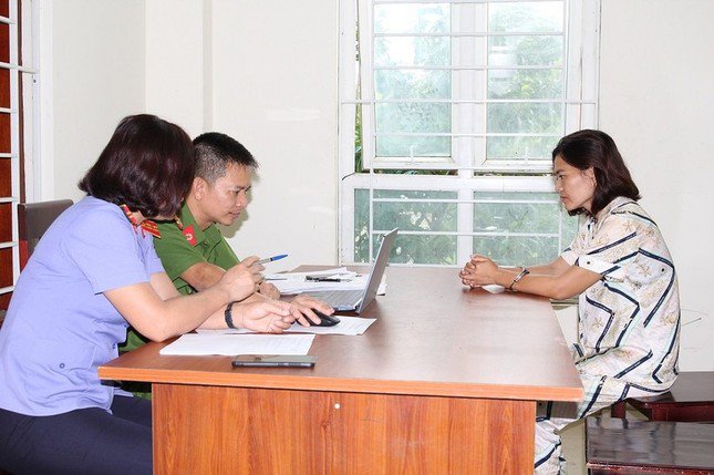 Trần Thị Soa tại cơ quan công an