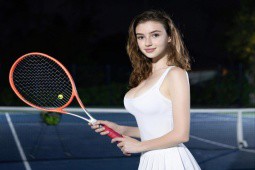Váy áo đánh tennis, tập gym tôn vòng 1 gần 90cm của cô gái Tây Ban Nha hút 3 triệu fans