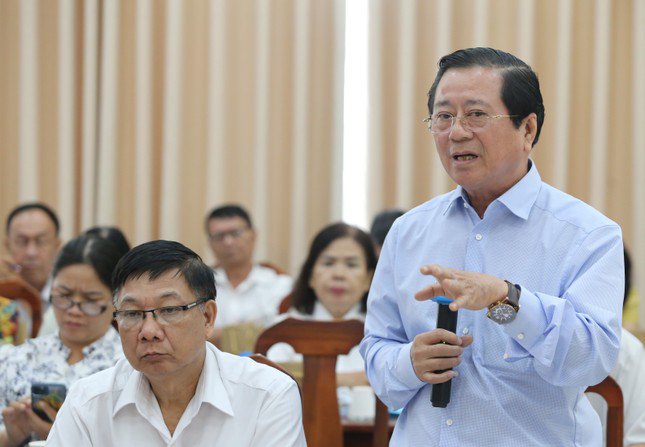 Luật sư Nguyễn Văn Hậu trao đổi ý kiến tại tọa đàm. Ảnh: Ngô Tùng