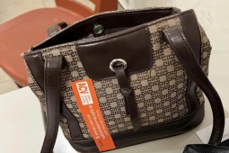 Tin tức trong ngày - Người phụ nữ "đau tim" khi để quên chiếc túi quan trọng tại sân bay