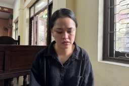 Pháp luật - Vụ bé trai tử vong sau một đêm gửi bảo mẫu: Hoãn tòa, mẹ bị hại bật khóc nức nở