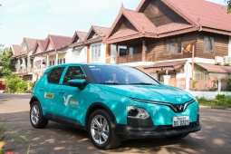 Tin tức ô tô - Cận cảnh dàn taxi điện Xanh SM chuẩn bị lăn bánh tại Lào