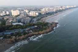 Tin tức trong ngày - CLIP: Khó tin hình ảnh về biển Sầm Sơn - "mỏ vàng" du lịch Thanh Hóa