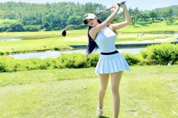 Thời trang - "Hot girl dược sĩ" diện váy ngắn đi đánh golf gây chú ý