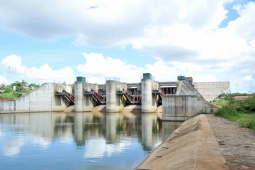 Tin tức trong ngày - Sống tạm bợ bên hồ thủy lợi nghìn tỷ có nguy cơ “đắp chiếu”