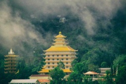 Tuyệt sắc linh thiêng vùng Núi Cấm