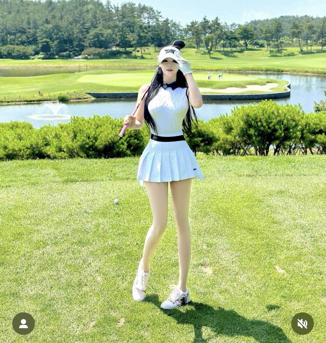 "Hot girl dược sĩ" diện váy ngắn đi đánh golf gây chú ý - 2