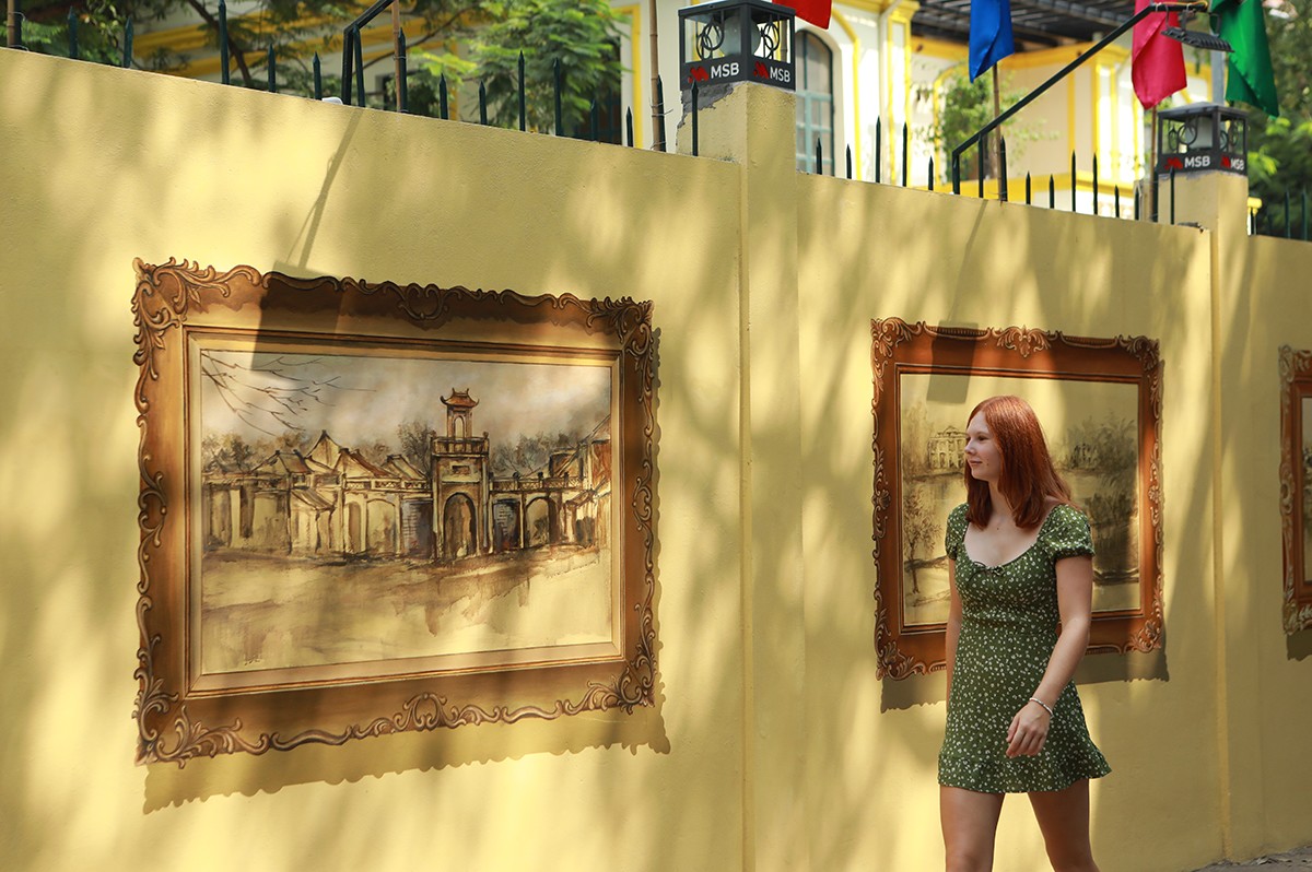 Ảnh: Cổng trường THPT Phan Đình Phùng bất ngờ "thay áo mới" - 6