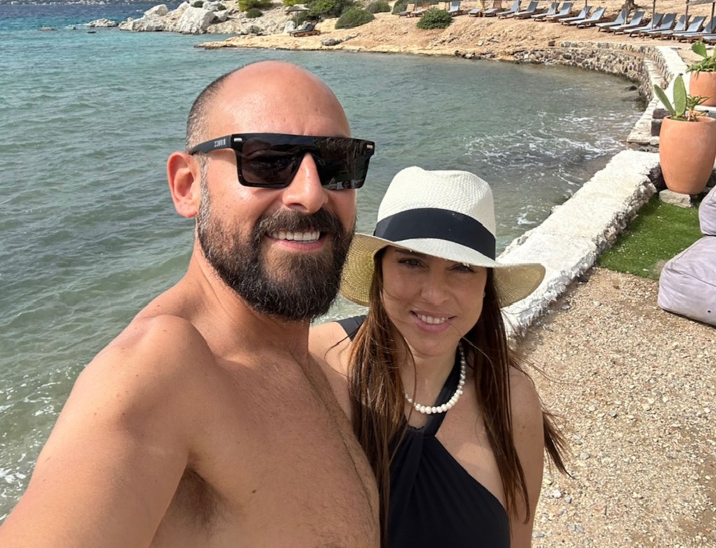 Cặp đôi trong kỳ nghỉ ở Hy Lạp.