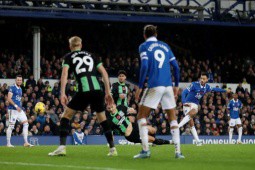 Video bóng đá Everton - Brighton: Tội đồ Ashley Young, bị MU vượt lên (Ngoại hạng Anh)