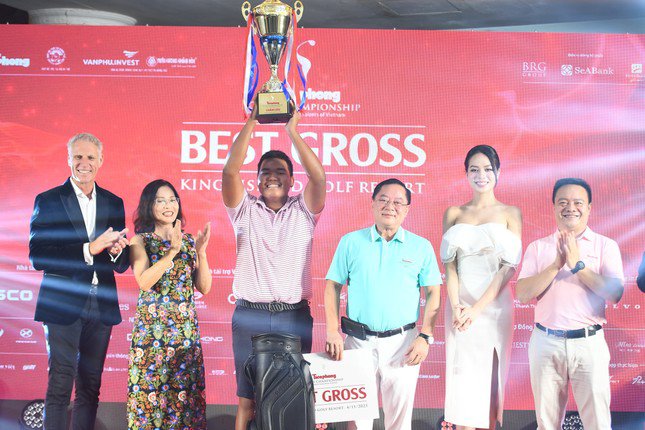 Golfer 16 tuổi Nguyễn Đức Sơn vô địch Tiền Phong Golf Championship năm 2023 - 1